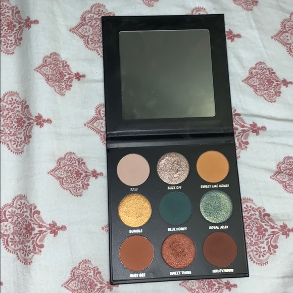 makeup - Picture 2 of 2